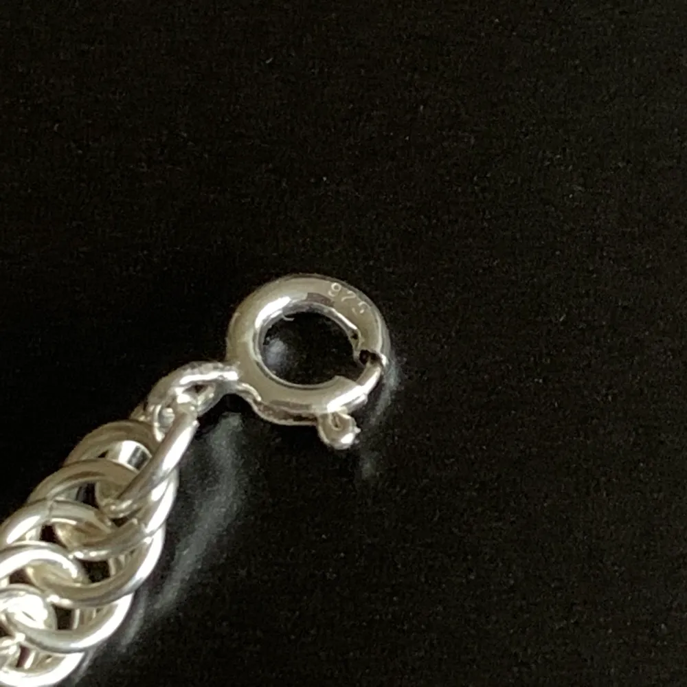 Handgjord DNA länk armband i 925 sterling silver. Tjocklek är 6 mm. . Accessoarer.