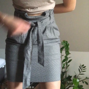 Kjol - Säljer denna mönstriga kjol på grund av att jag får ingen användning av den. Har ni frågor är det bara att höra av er!! 💗