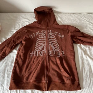 Aim for the moon zipper - Använder den aldrig för den är fel storlek. Pris kan diskuteras.