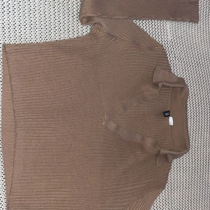 Tröja  - Tröja från hm, Stl S och färgen brun 