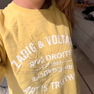 Zaldig tröja  - Super fin trendig zaldig tröja. Super bra skick förutom några paljeter som åkt av😍👍🏻