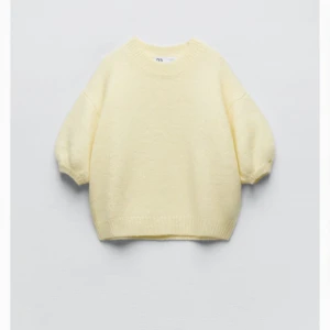 Zara tröja - Säljer denna fina zara tröja som är använd 2-3 gånger och är som nyskick! 