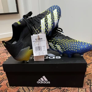 Predator freak.1 L FG - Storlek: 44 (F) 10 (US), herr Sprillans nya och oanvända. Kartong finns kvar. Modellen finns ej att få tag på i butik eller online. Meddela för mer information. Pris kan diskuteras 