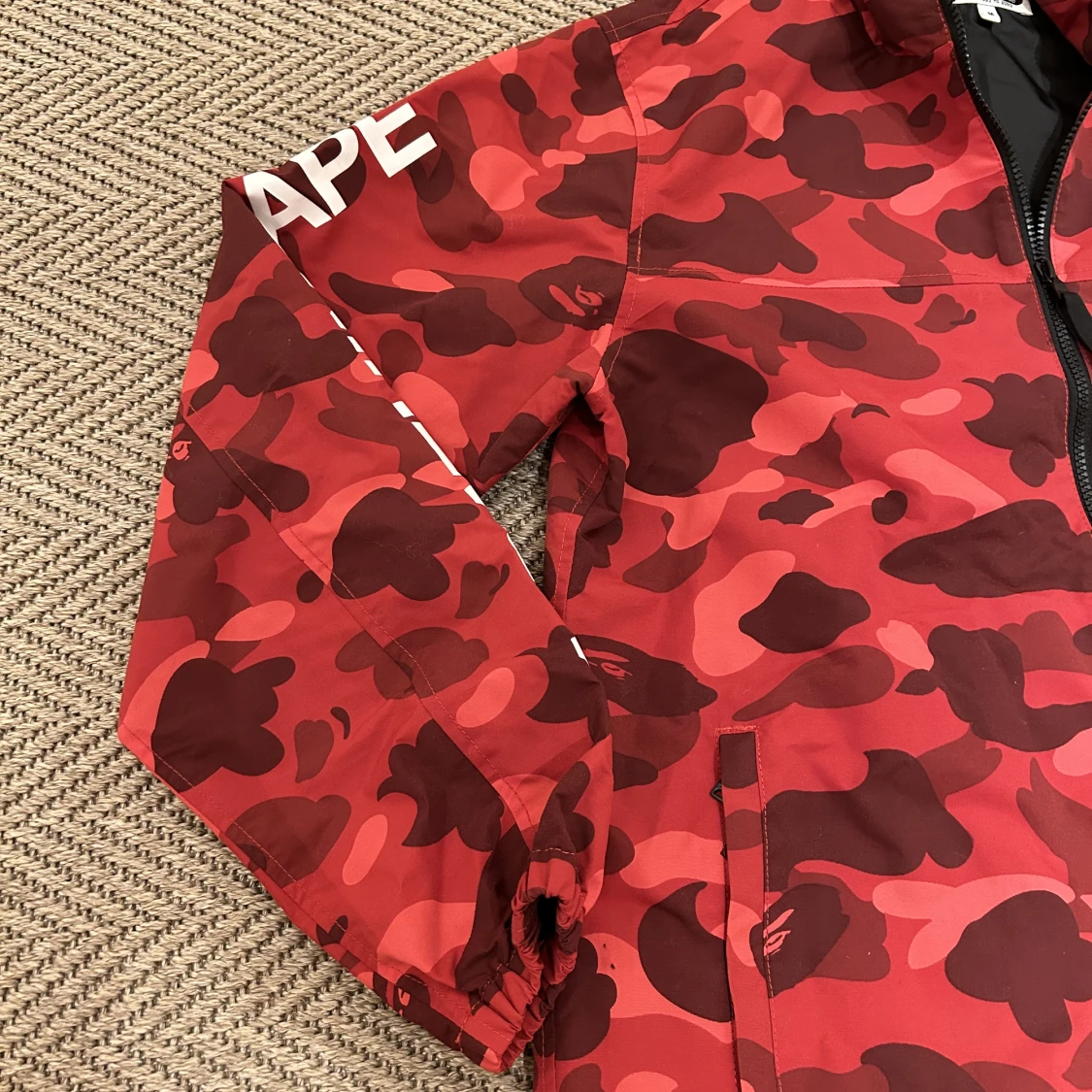 A Bathing Ape röd camojacka  - 91