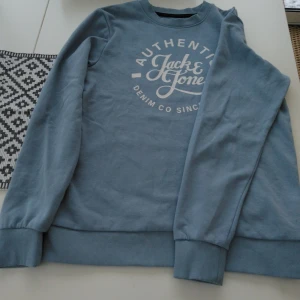 Tröja Jack and Jones  - Sweatshirt från Jack and Jones.