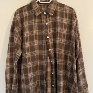 Rutig skjorta - Fint skick och skönt material 