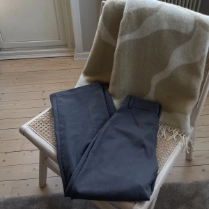 Kostymbyxor - Gråa kostymbyxor från Gina tricot, strl XS