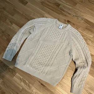 Nike knit  - Sjukt fet Nike knit (sweatshirt) grym passform och bra material. Svår att få tag på så passa på! Sitter lite stort så mer en M än en S! 