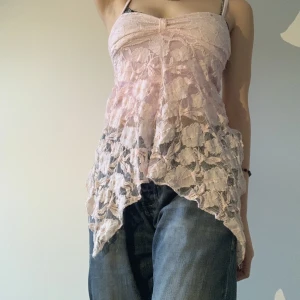 Fin festlig topp - Snygg topp i rosa spets som inte kommer till användning. 