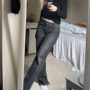 Zara jeans  - Jeans från zara, säljer då det inte kommer till användning🤍