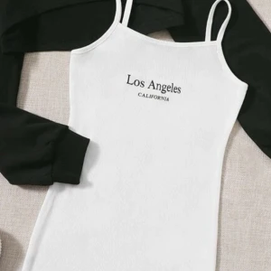 Vit klänning  - Mjuk har bara använt 2 gånger Köpte nyss den Tar både swish och kontant måste mötas upp:)💗