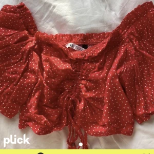 Zara topp - Perfekt topp till midsommar, alldrig använd 