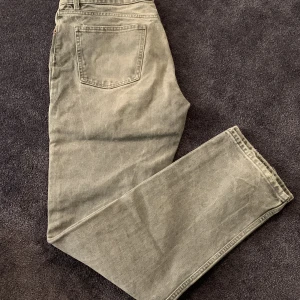 Lågmidjade jeans - Lågmidjade jeans från zara. Passar strl 40
