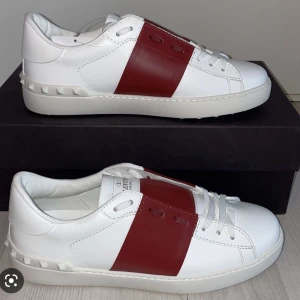 Valentino skor - Valentino skor väldigt bra skick säljer pågrund av att dem inte används längre.