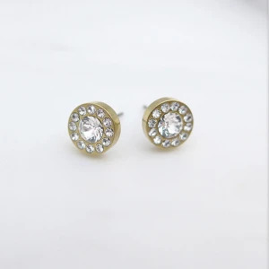 Örhängen - Blomdahl ”Brilliance Halo” 8mm i ren medicinsk titan. (OBS! Andra bilden i annonsen är samma örhängen fast i silver) Nypris 549 kr