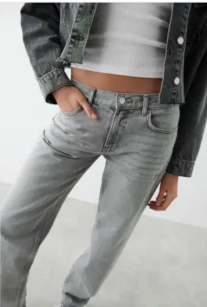 Snygga lågmidjade jeans från Gina  Storlek 32 🫶🏻endast använda ca 5 gånger
