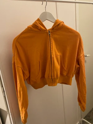 Kort huvtröja - Kort huvtröja från H&M