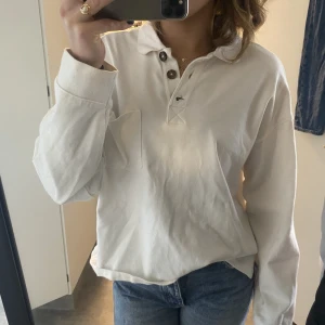 Tröja - Tröja från Monki Köpt på plick  Kontakta om ni vill köpa💗