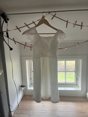 Klänning, Zara, Vit - Fin vit klänning från Zara, passar inte mig, 13-14år/ 164cm