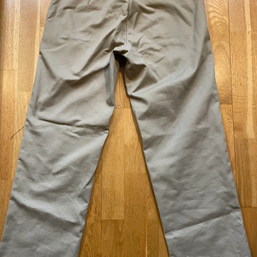 Ett par Dickies 874 inköpta för 1 år sedan. Använda så att dem blivit skönare. Cond 9/10. Jeans & Byxor.