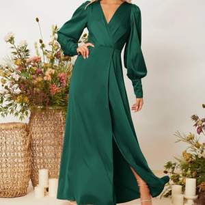Oanvänd klänning storlek M grön
