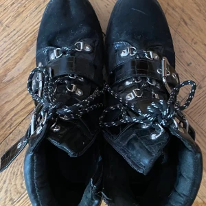 Nelly boots - Snygga boots från Nelly, i bra skick då jag endast använt den några gånger!