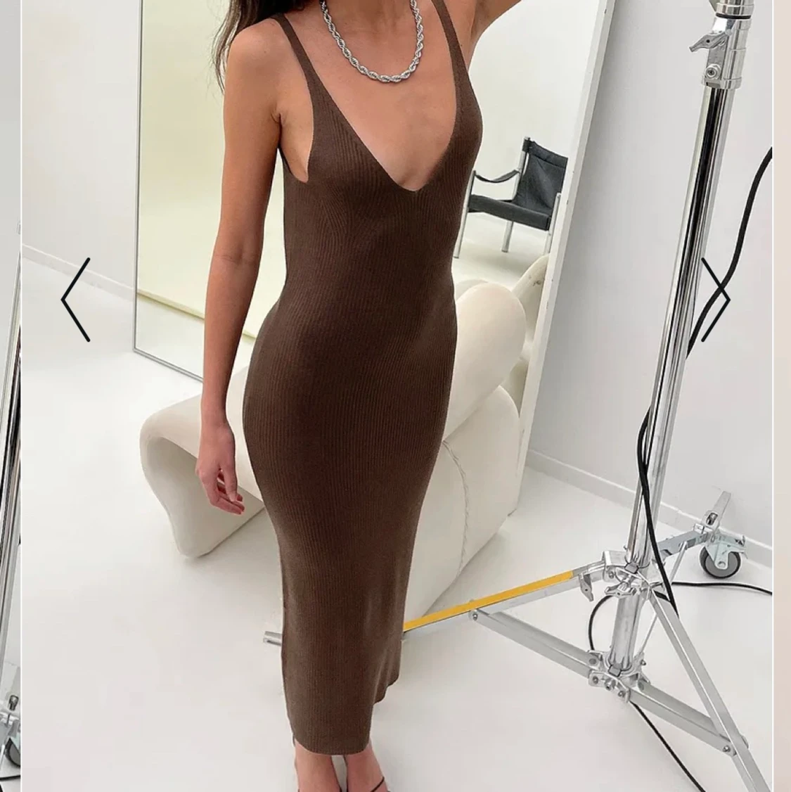 Ribbstickad brun klänning NA-KD