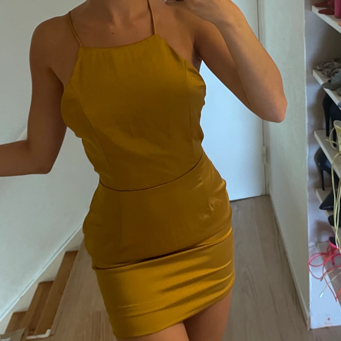 guldig klänning  - 90