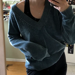 Bekväm tröja - Jag har aldrig ägt en bekvämare tröja, super fin färg och är i storlek S. Knappt använd så tröjan har bra skick med