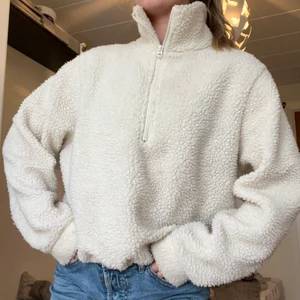 Skön tjocktröja från Bikbok - Superskönt tjocktröja strl L. Perfekt till de kyliga sommarkvällarna!