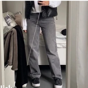 Mid Rise Jeans - (Lånade bilder) Säljer mina nästan helt nya jeans från Gina eftersom dom är rätt långa på mig (163)