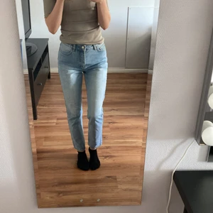 NAKD Mom jeans  - Säljer dessa mom jenas från NAKD då dom inte kommer till användning, aldrig använda, endast testade. Nyskick!