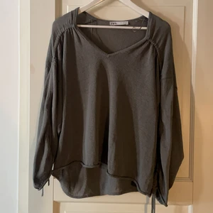 Kofta från Zara storlek S - Kofta från Zara, stor i passform. Passar storlek S och M. 