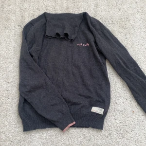 Oddmolly tröja - En tunnare stickad polotröja från oddmolly i storlek 1 som motsvarar en Small(36)