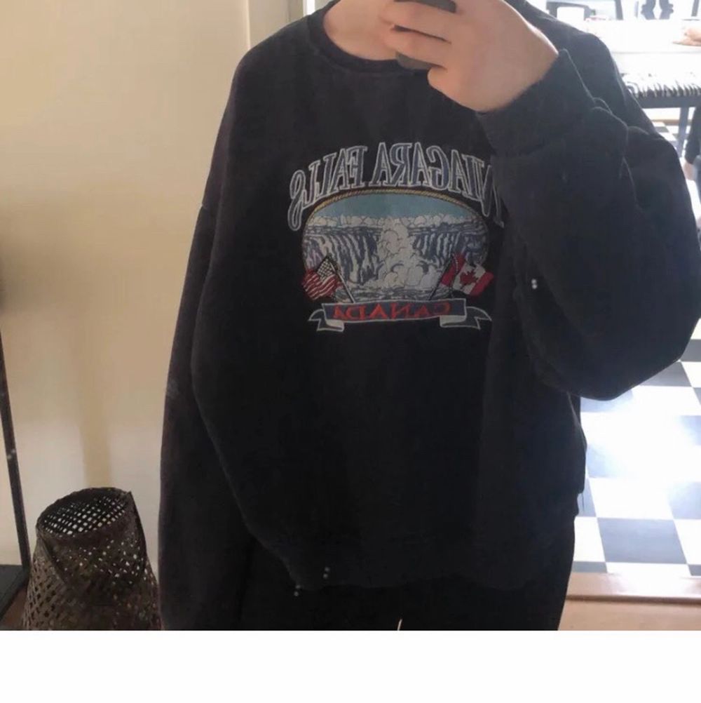 Marinblå Sweatshirt från brandy Melville Plick Second Hand