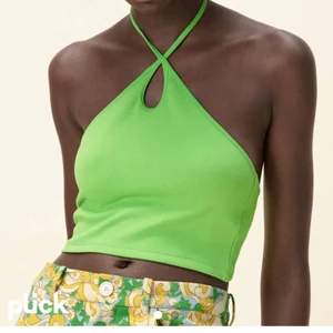Halterneck top från Zara - Halterneck top! Så fin grön färg 💚 Perfekt till sommaren. Använd 1 gång! 