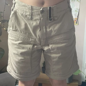 Beisha baggy shorts  - Beisha shorts som är mer åt de baggy hållet, storlek 30 men är små i storleken så skulle mer säga att de är storlek 28 :-) 120 kr inklusive frakt 🚛 