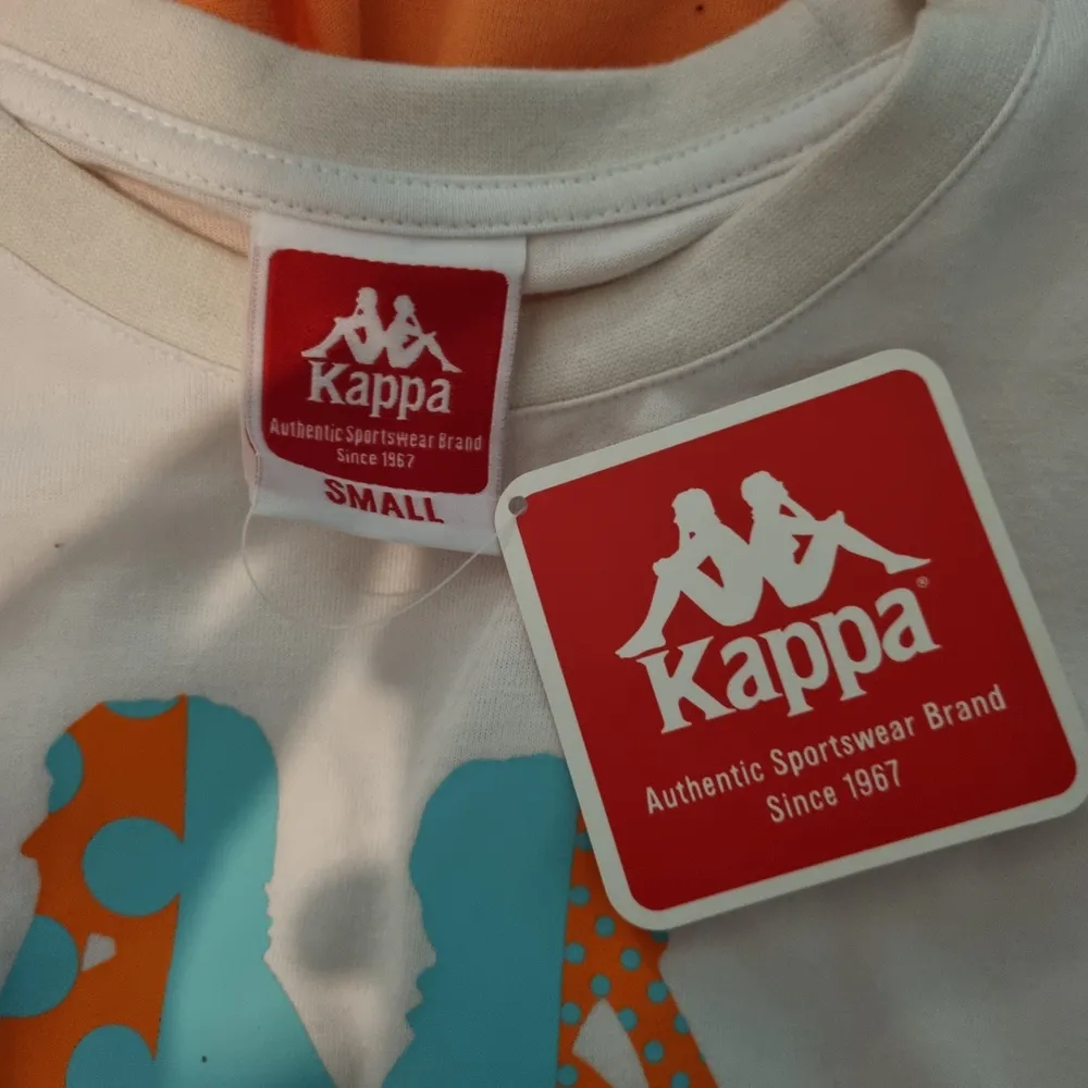 Vit kappa tshirt. T-shirts.