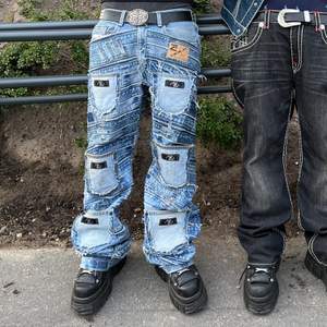 Swagged tf out jeans. 2lax eller inget yo shit go hard yall Cant find these🤣💯 33x34, real denim väger typ 2kg lol. Alla andra jeans blir basically värdelösa när man har dessa (utom trues och robins ofc)👍🏻😁
