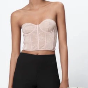 Korsett  - Korsett från zara, prislappar kvar och helt oanvänd.