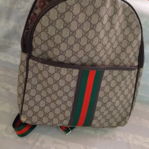 M - Säljer äkta gucci ingen kvitto 