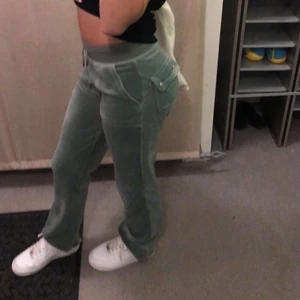 Juicy Couture byxor  - Kollar om det finns någon som vill BYTA dessa Juicy byxor i någon annan färg i storlek XXS. Har haft de ett tag och har tröttnat, skulle gärna vilja ha en annan färg. 