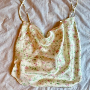 Sommartopp - Jättefin, använd 1 gång! Kommer tyvärr inte till användning. Nypris 300 kr 