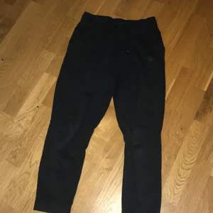 Tech fleece byxor storlek xl  - Okey skick 