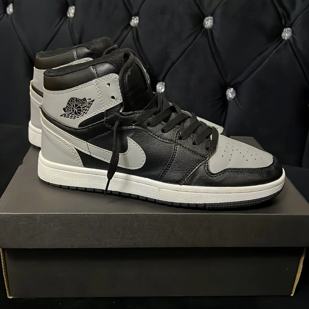 Air Jordan 1 Mid helt nya skor. Skor.