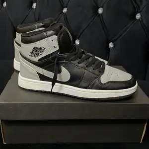 Air Jordan 1 Mid helt nya skor