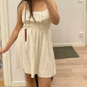 Klänning - Från pull and bear. 