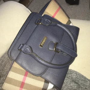 Burberry väska  - Väldigt fin väska skriv för mer info 
