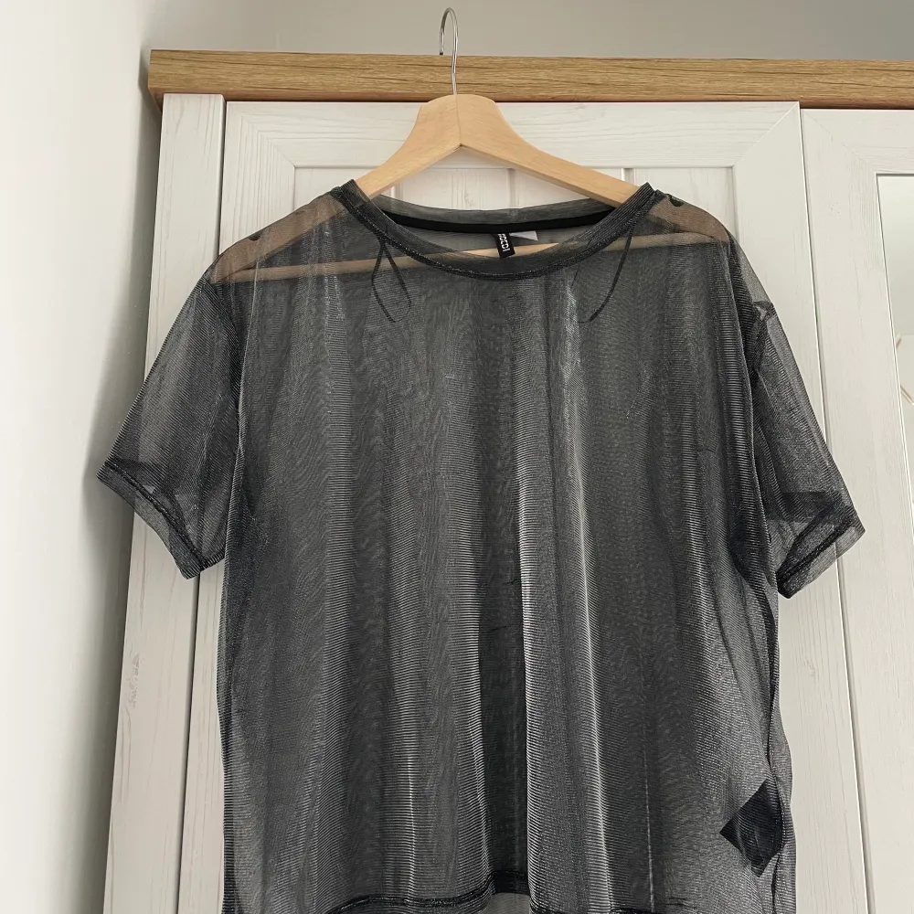 see-through top in black from H&M. shimmer allover.. Yläosat.