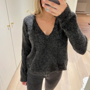 Stylein tröja - Så fin fluffig ulltröja från Stylein i storlek XS! Litet hål på armbågen men går att fixa och syns inte🤍🤍
